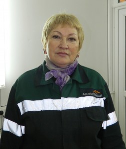 Гульсина Салимовна Мишукова – старший кладовщик цеха подготовки производства, опытный специалист, отработавший на предприятии более 30 лет