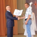 Аким области А.Кусаинов поздравляет металлургов